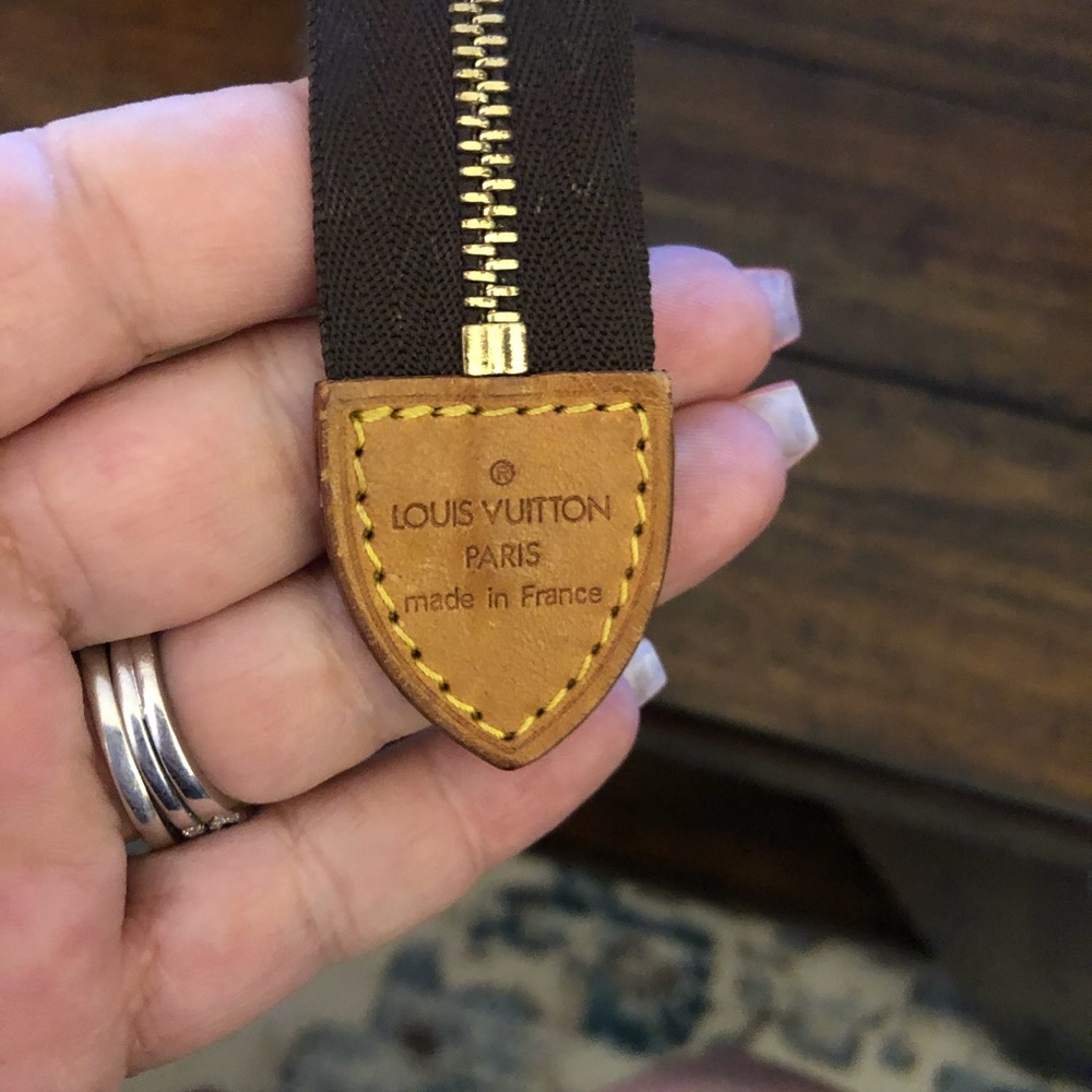 Louis Vuitton Cosmetic Bag 🖤 - Picture 4 of 6